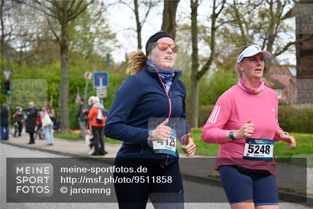 12.04.2026 - 45. Internationalen Wilhelmsburger Insellauf J. Mangold http://msf.ph/oto/9511858 12.04.2026 13:04:18 Ziel 5193, 2307, 5257, 4647, 5565, 4600, 5474, 4653, 5420, 5599, 5620, 4951, 4115, 4351, 4125, 5248, 5064, 5064, 4048, 5423, 5066, 5458, 5728, 5724, 2798, 5088, 5864, 3964, 2891, 4314, 5096, 5808, 5477, 3068, 5144, 5002 meine-sportfotos.de