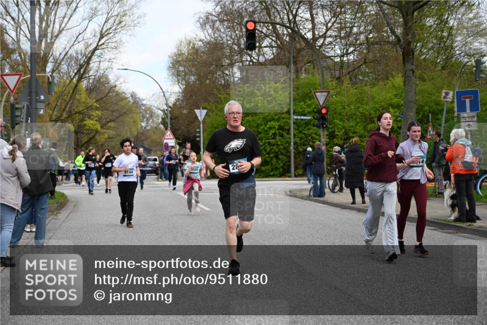 12.04.2026 - 45. Internationalen Wilhelmsburger Insellauf J. Mangold http://msf.ph/oto/9511880 12.04.2026 13:04:29 Ziel 5620, 4951, 4115, 4351, 4125, 5248, 5064, 4048, 5423, 5066, 5458, 5728, 5724, 2798, 5088, 5864, 3964, 2891, 4314, 5096, 5808, 5477, 3068, 5144, 5002, 5427, 4610, 5128, 5098, 5235, 5234, 5504, 2139, 3001, 2443, 5862, 5110, 4892 meine-sportfotos.de