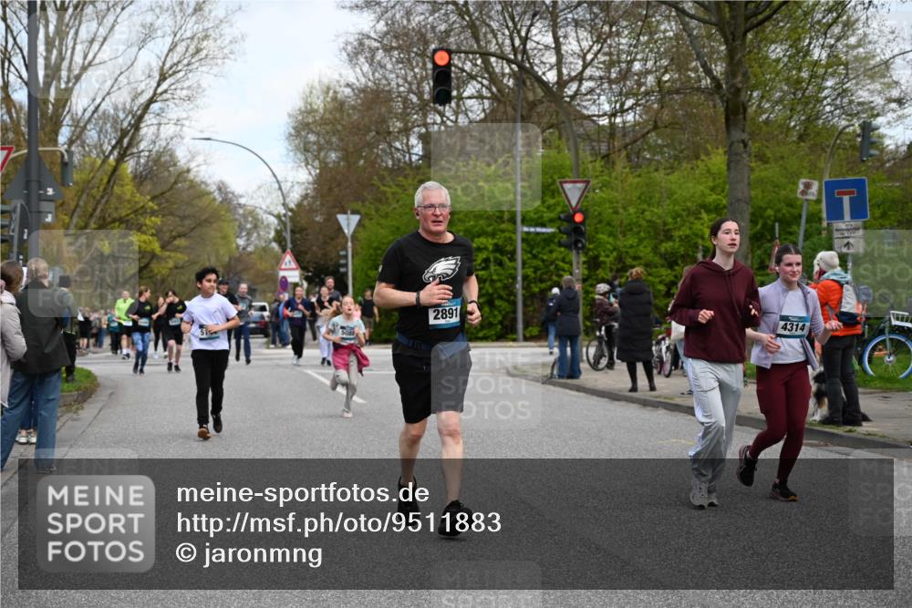 12.04.2026 - 45. Internationalen Wilhelmsburger Insellauf J. Mangold http://msf.ph/oto/9511883 12.04.2026 13:04:29 Ziel 5620, 4951, 4115, 4351, 4125, 5248, 5064, 4048, 5423, 5066, 5458, 5728, 5724, 2798, 5088, 5864, 3964, 2891, 4314, 5096, 5808, 5477, 3068, 5144, 5002, 5427, 4610, 5128, 5098, 5235, 5234, 5504, 2139, 3001, 2443, 5862, 5110, 4892 meine-sportfotos.de