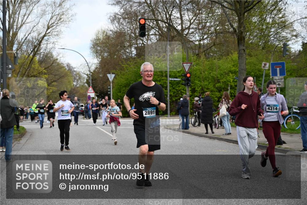12.04.2026 - 45. Internationalen Wilhelmsburger Insellauf J. Mangold http://msf.ph/oto/9511886 12.04.2026 13:04:30 Ziel 4951, 4115, 4351, 4125, 5248, 5064, 4048, 5423, 5066, 5458, 5728, 5724, 2798, 5088, 5864, 3964, 2891, 4314, 5096, 5808, 5477, 3068, 5144, 5002, 5002, 5427, 4610, 5128, 5098, 5235, 5234, 5504, 2139, 3001, 2443, 5862, 5110, 4892 meine-sportfotos.de