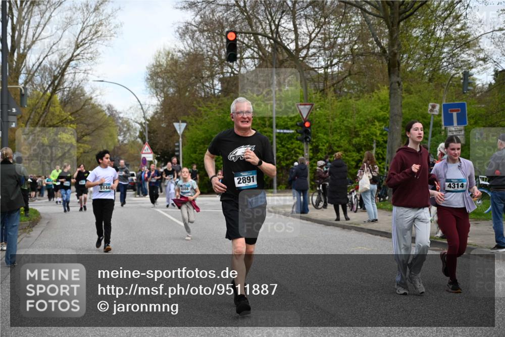 12.04.2026 - 45. Internationalen Wilhelmsburger Insellauf J. Mangold http://msf.ph/oto/9511887 12.04.2026 13:04:30 Ziel 4951, 4115, 4351, 4125, 5248, 5064, 4048, 5423, 5066, 5458, 5728, 5724, 2798, 5088, 5864, 3964, 2891, 4314, 5096, 5808, 5477, 3068, 5144, 5002, 5002, 5427, 4610, 5128, 5098, 5235, 5234, 5504, 2139, 3001, 2443, 5862, 5110, 4892 meine-sportfotos.de