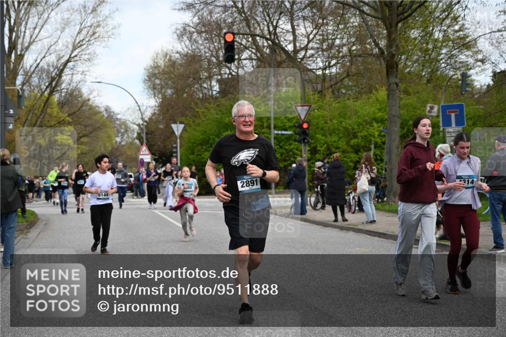 12.04.2026 - 45. Internationalen Wilhelmsburger Insellauf J. Mangold http://msf.ph/oto/9511888 12.04.2026 13:04:30 Ziel 4951, 4115, 4351, 4125, 5248, 5064, 4048, 5423, 5066, 5458, 5728, 5724, 2798, 5088, 5864, 3964, 2891, 4314, 5096, 5808, 5477, 3068, 5144, 5002, 5002, 5427, 4610, 5128, 5098, 5235, 5234, 5504, 2139, 3001, 2443, 5862, 5110, 4892 meine-sportfotos.de