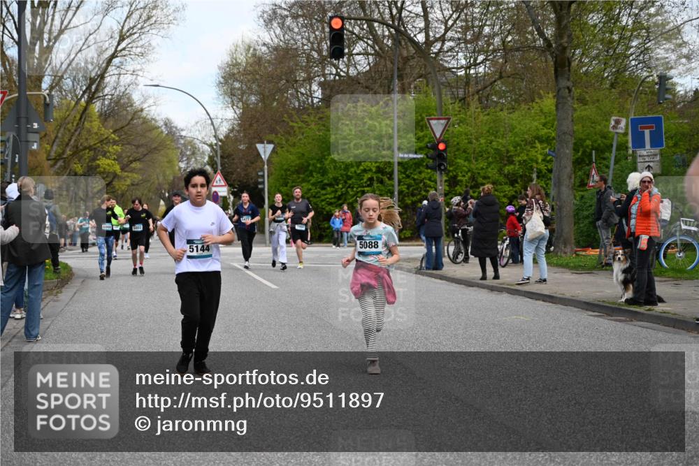 12.04.2026 - 45. Internationalen Wilhelmsburger Insellauf J. Mangold http://msf.ph/oto/9511897 12.04.2026 13:04:32 Ziel 4351, 4125, 5248, 5064, 4048, 5423, 5066, 5458, 5728, 5724, 2798, 5088, 5864, 3964, 2891, 4314, 5096, 5808, 5477, 3068, 5144, 5002, 5427, 4610, 5128, 5098, 5235, 5234, 5504, 2139, 3001, 2443, 5862, 5110, 4892, 5752 meine-sportfotos.de