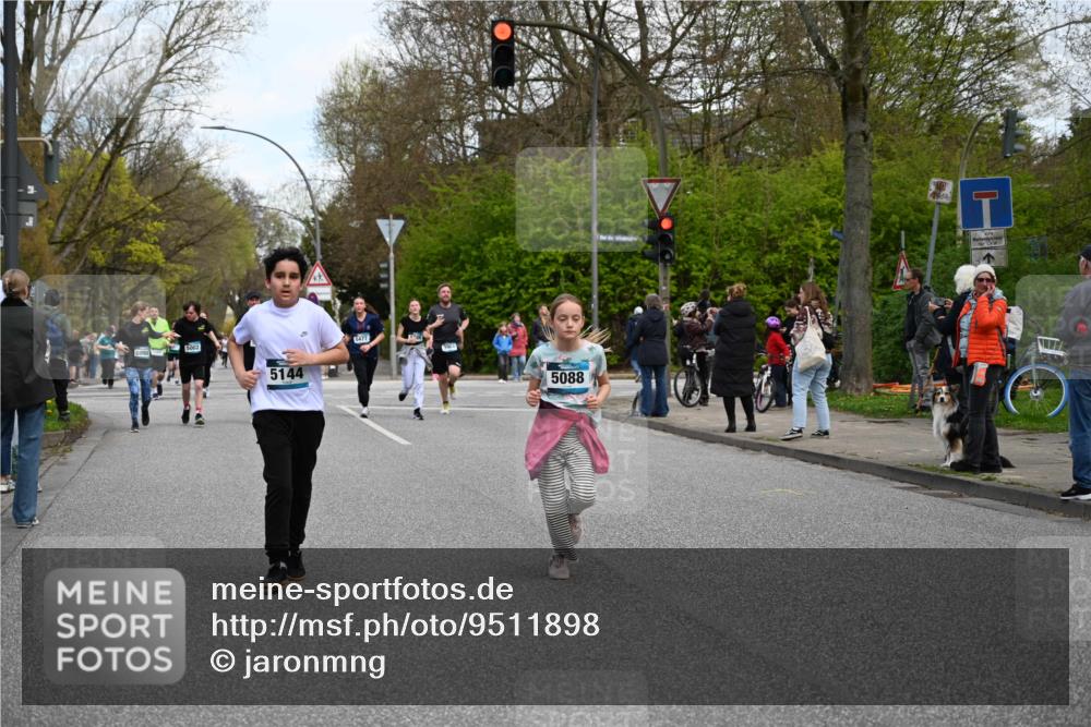 12.04.2026 - 45. Internationalen Wilhelmsburger Insellauf J. Mangold http://msf.ph/oto/9511898 12.04.2026 13:04:32 Ziel 4351, 4125, 5248, 5064, 4048, 5423, 5066, 5458, 5728, 5724, 2798, 5088, 5864, 3964, 2891, 4314, 5096, 5808, 5477, 3068, 5144, 5002, 5427, 4610, 5128, 5098, 5235, 5234, 5504, 2139, 3001, 2443, 5862, 5110, 4892, 5752 meine-sportfotos.de