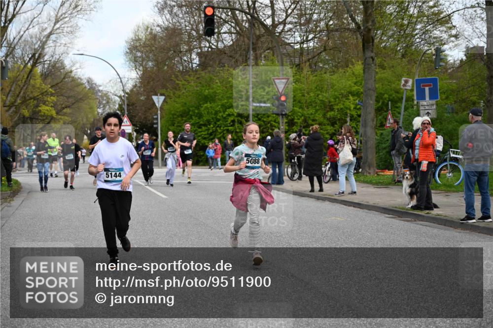 12.04.2026 - 45. Internationalen Wilhelmsburger Insellauf J. Mangold http://msf.ph/oto/9511900 12.04.2026 13:04:32 Ziel 4351, 4125, 5248, 5064, 4048, 5423, 5066, 5458, 5728, 5724, 2798, 5088, 5864, 3964, 2891, 4314, 5096, 5808, 5477, 3068, 5144, 5002, 5427, 4610, 5128, 5098, 5235, 5234, 5504, 2139, 3001, 2443, 5862, 5110, 4892, 5752 meine-sportfotos.de