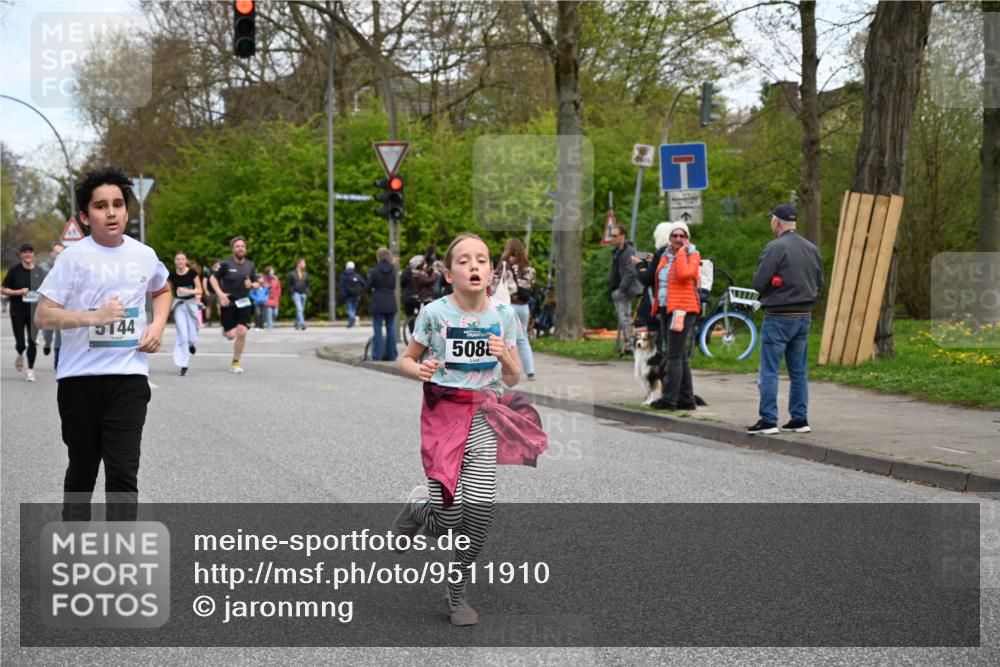 12.04.2026 - 45. Internationalen Wilhelmsburger Insellauf J. Mangold http://msf.ph/oto/9511910 12.04.2026 13:04:33 Ziel 4351, 4125, 5248, 5064, 4048, 5423, 5066, 5458, 5728, 5724, 2798, 5088, 5864, 3964, 2891, 5864, 3964, 2891, 4314, 5096, 5808, 5477, 3068, 5144, 5002, 5427, 4610, 4610, 5128, 5098, 5235, 5234, 5504, 2139, 3001, 2443, 5862, 5110, 4892, 5752 meine-sportfotos.de