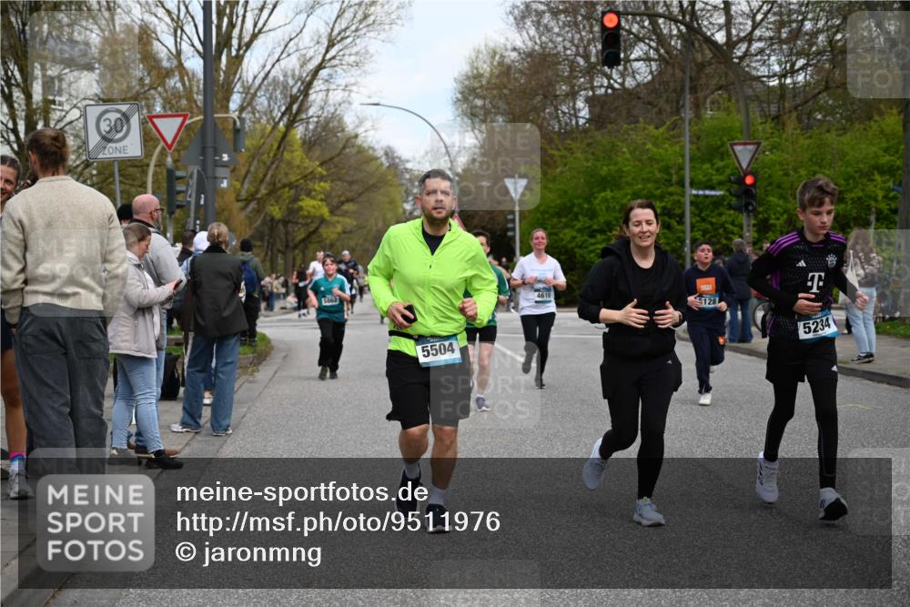 12.04.2026 - 45. Internationalen Wilhelmsburger Insellauf J. Mangold http://msf.ph/oto/9511976 12.04.2026 13:04:43 Ziel 5064, 4048, 5423, 5066, 5458, 5728, 5724, 2798, 5088, 5864, 3964, 2891, 4314, 5096, 5808, 5477, 3068, 5144, 5002, 5427, 5427, 4610, 5128, 5098, 5235, 5234, 5504, 2139, 3001, 2443, 5862, 5110, 4892, 5752, 3817, 5580, 2433, 5102, 5295 meine-sportfotos.de