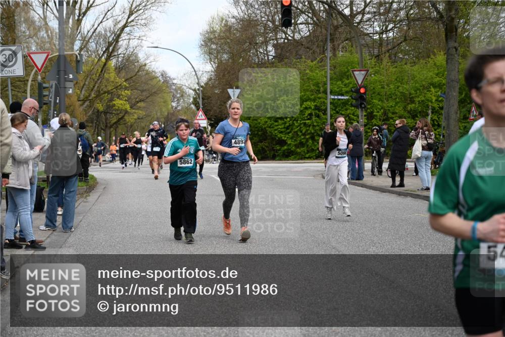 12.04.2026 - 45. Internationalen Wilhelmsburger Insellauf J. Mangold http://msf.ph/oto/9511986 12.04.2026 13:04:47 Ziel 5724, 2798, 5088, 5864, 3964, 2891, 4314, 5096, 5808, 5477, 3068, 5144, 5002, 5427, 4610, 5128, 5098, 5235, 5234, 5504, 2139, 3001, 2443, 5862, 5110, 4892, 5752, 3817, 5580, 2433, 5102, 5295, 3025, 3030, 5476, 4105, 3934 meine-sportfotos.de