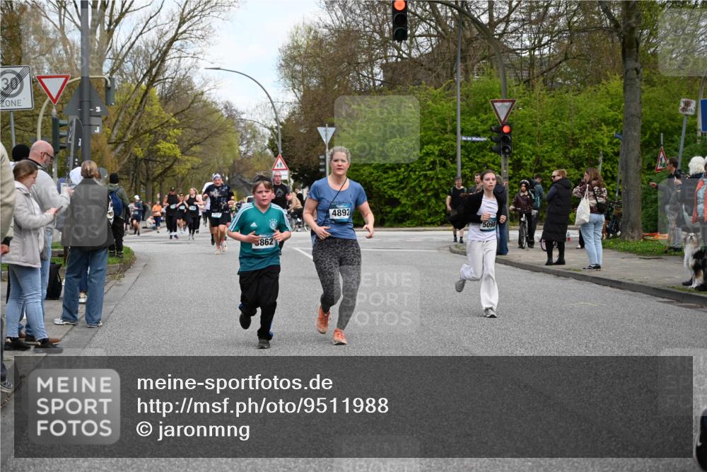 12.04.2026 - 45. Internationalen Wilhelmsburger Insellauf J. Mangold http://msf.ph/oto/9511988 12.04.2026 13:04:47 Ziel 5724, 2798, 5088, 5864, 3964, 2891, 4314, 5096, 5808, 5477, 3068, 5144, 5002, 5427, 4610, 5128, 5098, 5235, 5234, 5504, 2139, 3001, 2443, 5862, 5110, 4892, 5752, 3817, 5580, 2433, 5102, 5295, 3025, 3030, 5476, 4105, 3934 meine-sportfotos.de