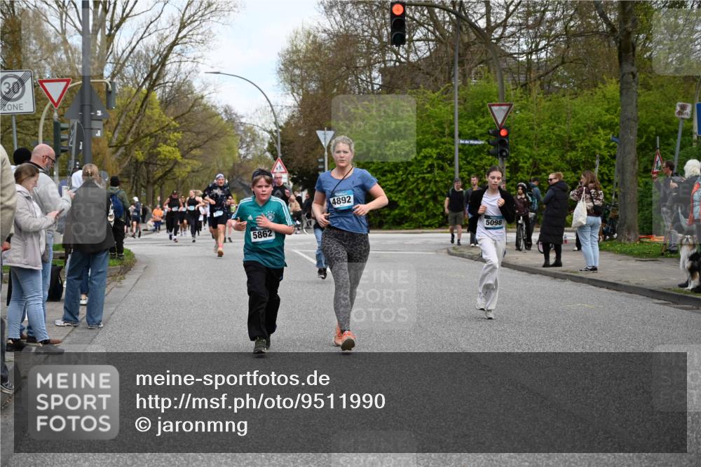 12.04.2026 - 45. Internationalen Wilhelmsburger Insellauf J. Mangold http://msf.ph/oto/9511990 12.04.2026 13:04:47 Ziel 5724, 2798, 5088, 5864, 3964, 2891, 4314, 5096, 5808, 5477, 3068, 5144, 5002, 5427, 4610, 5128, 5098, 5235, 5234, 5504, 2139, 3001, 2443, 5862, 5110, 4892, 5752, 3817, 5580, 2433, 5102, 5295, 3025, 3030, 5476, 4105, 3934 meine-sportfotos.de