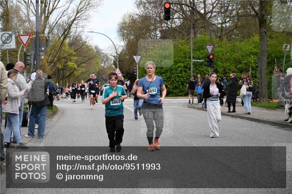 12.04.2026 - 45. Internationalen Wilhelmsburger Insellauf J. Mangold http://msf.ph/oto/9511993 12.04.2026 13:04:48 Ziel 5724, 2798, 5088, 5864, 3964, 2891, 4314, 5096, 5808, 5477, 3068, 5144, 5002, 5427, 4610, 5128, 5098, 5235, 5234, 5504, 2139, 3001, 2443, 5862, 5110, 4892, 5752, 3817, 5580, 2433, 5102, 5295, 3025, 3030, 5476, 4105, 3934 meine-sportfotos.de