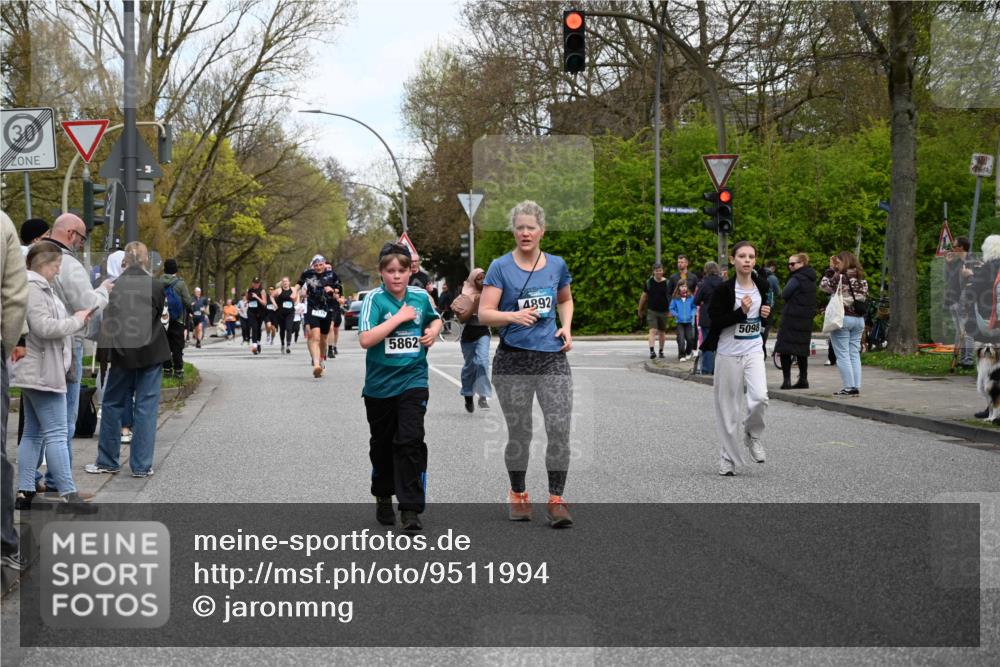 12.04.2026 - 45. Internationalen Wilhelmsburger Insellauf J. Mangold http://msf.ph/oto/9511994 12.04.2026 13:04:48 Ziel 5724, 2798, 5088, 5864, 3964, 2891, 4314, 5096, 5808, 5477, 3068, 5144, 5002, 5427, 4610, 5128, 5098, 5235, 5234, 5504, 2139, 3001, 2443, 5862, 5110, 4892, 5752, 3817, 5580, 2433, 5102, 5295, 3025, 3030, 5476, 4105, 3934 meine-sportfotos.de