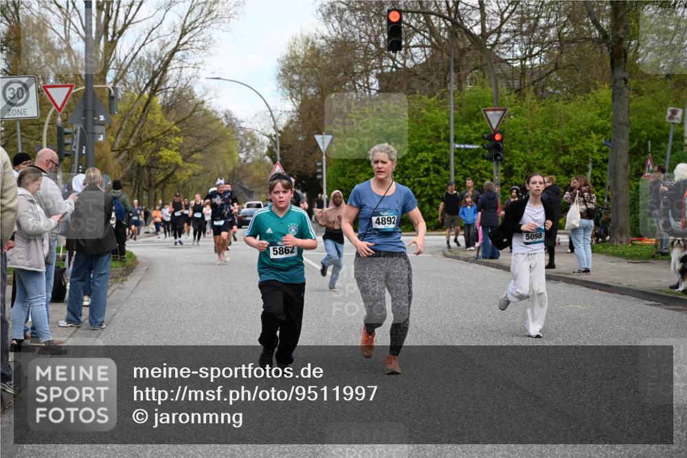 12.04.2026 - 45. Internationalen Wilhelmsburger Insellauf J. Mangold http://msf.ph/oto/9511997 12.04.2026 13:04:48 Ziel 5724, 2798, 5088, 5864, 3964, 2891, 4314, 5096, 5808, 5477, 3068, 5144, 5002, 5427, 4610, 5128, 5098, 5235, 5234, 5504, 2139, 3001, 2443, 5862, 5110, 4892, 5752, 3817, 5580, 2433, 5102, 5295, 3025, 3030, 5476, 4105, 3934 meine-sportfotos.de
