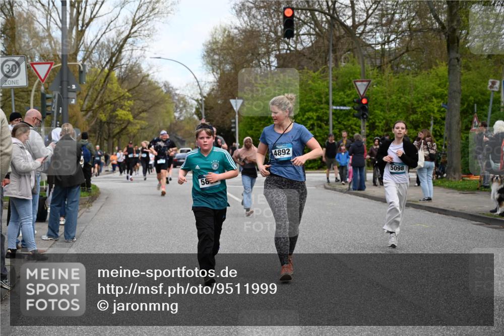 12.04.2026 - 45. Internationalen Wilhelmsburger Insellauf J. Mangold http://msf.ph/oto/9511999 12.04.2026 13:04:48 Ziel 5724, 2798, 5088, 5864, 3964, 2891, 4314, 5096, 5808, 5477, 3068, 5144, 5002, 5427, 4610, 5128, 5098, 5235, 5234, 5504, 2139, 3001, 2443, 5862, 5110, 4892, 5752, 3817, 5580, 2433, 5102, 5295, 3025, 3030, 5476, 4105, 3934 meine-sportfotos.de