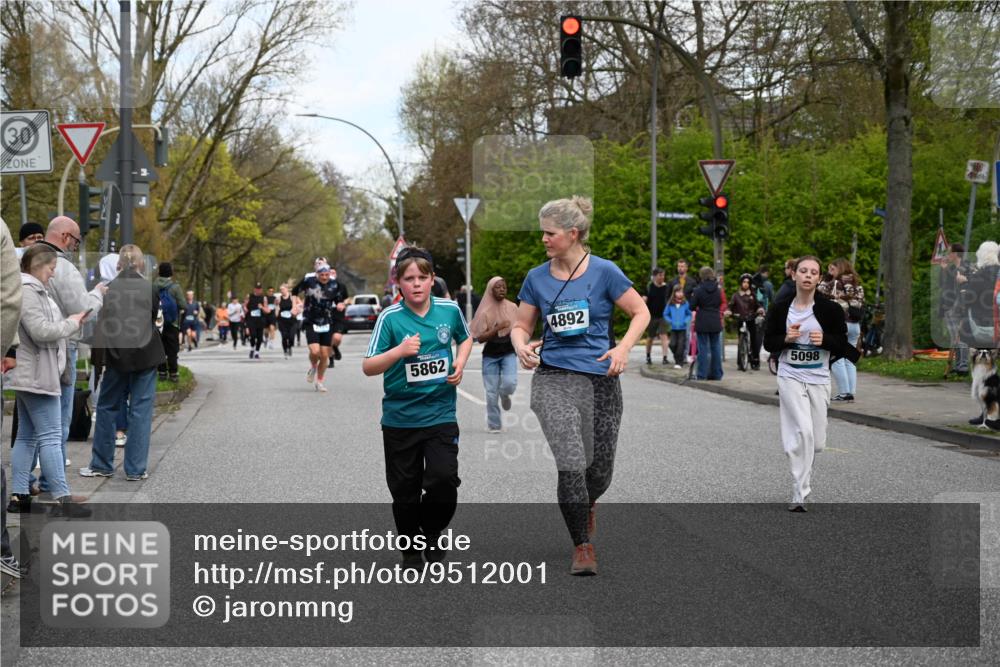 12.04.2026 - 45. Internationalen Wilhelmsburger Insellauf J. Mangold http://msf.ph/oto/9512001 12.04.2026 13:04:48 Ziel 5724, 2798, 5088, 5864, 3964, 2891, 4314, 5096, 5808, 5477, 3068, 5144, 5002, 5427, 4610, 5128, 5098, 5235, 5234, 5504, 2139, 3001, 2443, 5862, 5110, 4892, 5752, 3817, 5580, 2433, 5102, 5295, 3025, 3030, 5476, 4105, 3934 meine-sportfotos.de