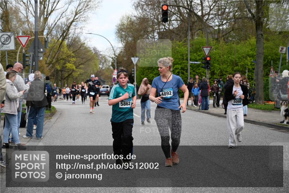 12.04.2026 - 45. Internationalen Wilhelmsburger Insellauf J. Mangold http://msf.ph/oto/9512002 12.04.2026 13:04:48 Ziel 5724, 2798, 5088, 5864, 3964, 2891, 4314, 5096, 5808, 5477, 3068, 5144, 5002, 5427, 4610, 5128, 5098, 5235, 5234, 5504, 2139, 3001, 2443, 5862, 5110, 4892, 5752, 3817, 5580, 2433, 5102, 5295, 3025, 3030, 5476, 4105, 3934 meine-sportfotos.de