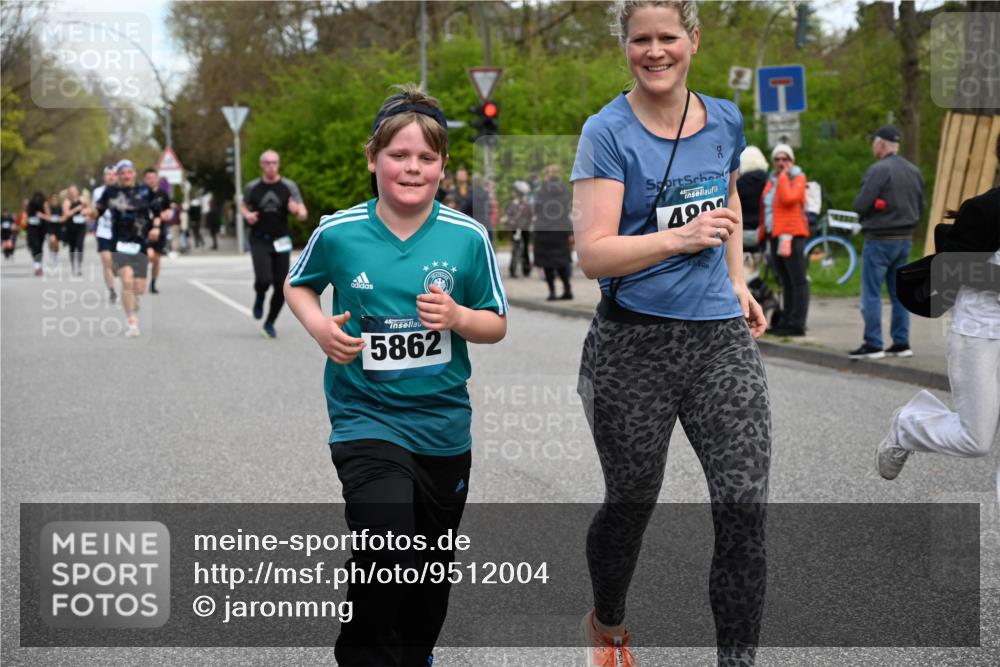 12.04.2026 - 45. Internationalen Wilhelmsburger Insellauf J. Mangold http://msf.ph/oto/9512004 12.04.2026 13:04:50 Ziel 5088, 5864, 3964, 2891, 4314, 5096, 5808, 5477, 3068, 5144, 5002, 5427, 4610, 5128, 5098, 5235, 5234, 5504, 2139, 5504, 2139, 3001, 2443, 5862, 5110, 4892, 5752, 3817, 5580, 2433, 5102, 5295, 3025, 3030, 5476, 4105, 3934 meine-sportfotos.de