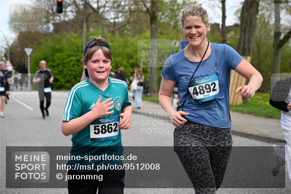12.04.2026 - 45. Internationalen Wilhelmsburger Insellauf J. Mangold http://msf.ph/oto/9512008 12.04.2026 13:04:50 Ziel 5088, 5864, 3964, 2891, 4314, 5096, 5808, 5477, 3068, 5144, 5002, 5427, 4610, 5128, 5098, 5235, 5234, 5504, 2139, 5504, 2139, 3001, 2443, 5862, 5110, 4892, 5752, 3817, 5580, 2433, 5102, 5295, 3025, 3030, 5476, 4105, 3934 meine-sportfotos.de