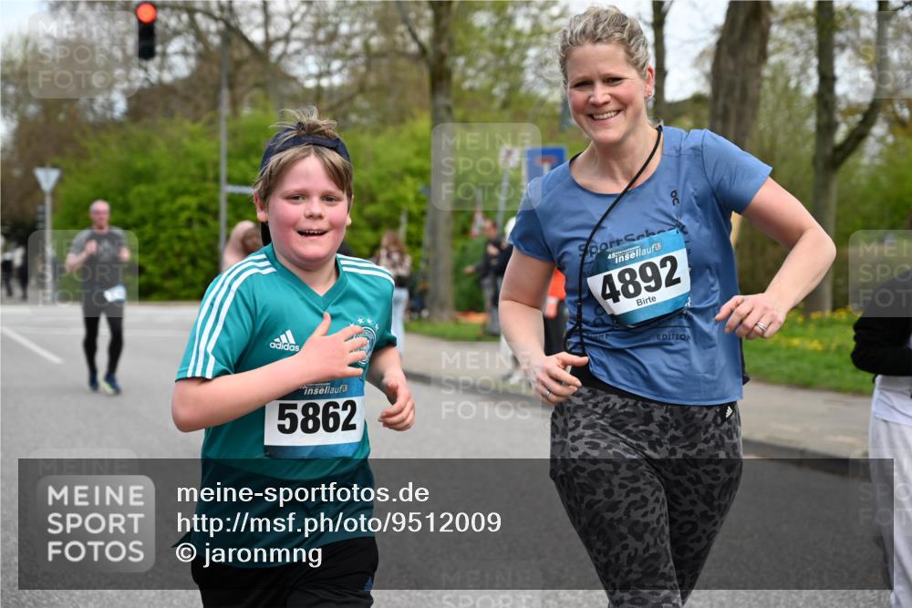 12.04.2026 - 45. Internationalen Wilhelmsburger Insellauf J. Mangold http://msf.ph/oto/9512009 12.04.2026 13:04:50 Ziel 5088, 5864, 3964, 2891, 4314, 5096, 5808, 5477, 3068, 5144, 5002, 5427, 4610, 5128, 5098, 5235, 5234, 5504, 2139, 5504, 2139, 3001, 2443, 5862, 5110, 4892, 5752, 3817, 5580, 2433, 5102, 5295, 3025, 3030, 5476, 4105, 3934 meine-sportfotos.de
