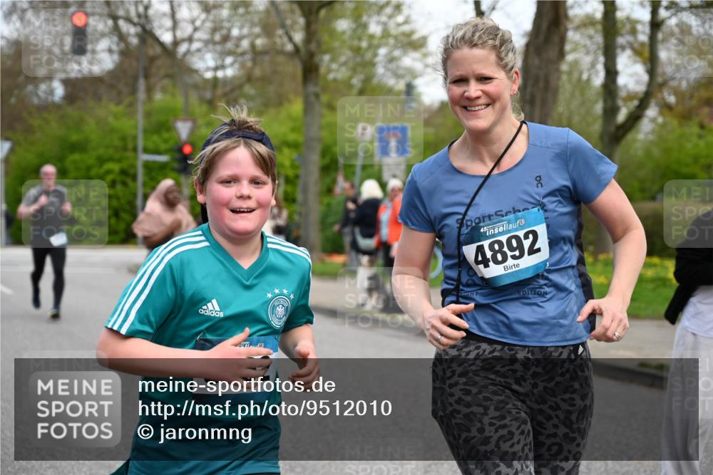 12.04.2026 - 45. Internationalen Wilhelmsburger Insellauf J. Mangold http://msf.ph/oto/9512010 12.04.2026 13:04:50 Ziel 5088, 5864, 3964, 2891, 4314, 5096, 5808, 5477, 3068, 5144, 5002, 5427, 4610, 5128, 5098, 5235, 5234, 5504, 2139, 5504, 2139, 3001, 2443, 5862, 5110, 4892, 5752, 3817, 5580, 2433, 5102, 5295, 3025, 3030, 5476, 4105, 3934 meine-sportfotos.de