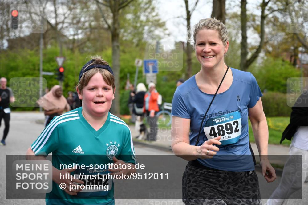 12.04.2026 - 45. Internationalen Wilhelmsburger Insellauf J. Mangold http://msf.ph/oto/9512011 12.04.2026 13:04:51 Ziel 5088, 5864, 3964, 2891, 4314, 5096, 5808, 5477, 3068, 5144, 5002, 5427, 4610, 5128, 5098, 5235, 5234, 5504, 2139, 3001, 2443, 3001, 2443, 5862, 5110, 4892, 5752, 3817, 5580, 5580, 2433, 5102, 5295, 3025, 3030, 5476, 4105, 3934, 5597, 5249 meine-sportfotos.de