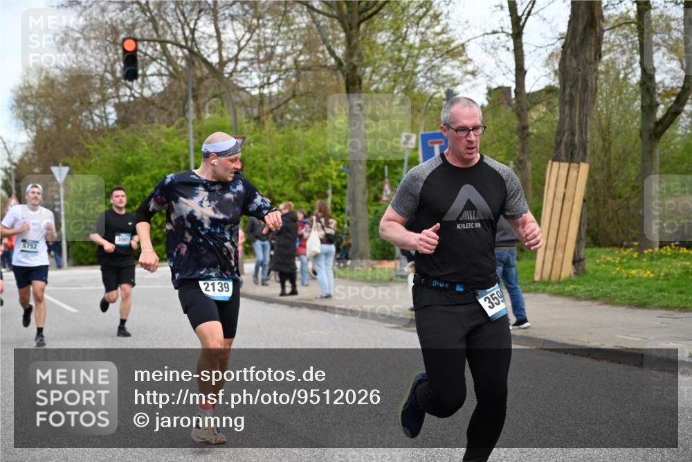 12.04.2026 - 45. Internationalen Wilhelmsburger Insellauf J. Mangold http://msf.ph/oto/9512026 12.04.2026 13:04:53 Ziel 5088, 5864, 3964, 2891, 4314, 5096, 5808, 5477, 3068, 5144, 5002, 5427, 4610, 5128, 5098, 5235, 5234, 5504, 2139, 3001, 2443, 5862, 5110, 4892, 5862, 5110, 4892, 5752, 3817, 5580, 2433, 5102, 5102, 5295, 3025, 3030, 5476, 4105, 3934, 5597, 5249, 5263, 5414 meine-sportfotos.de