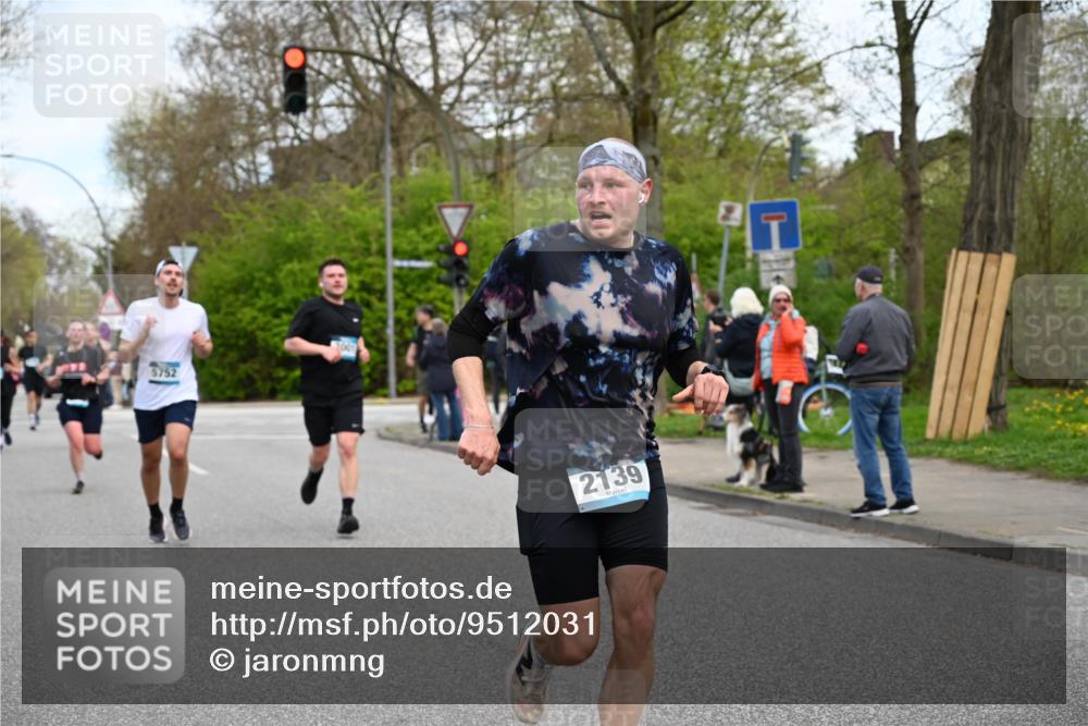 12.04.2026 - 45. Internationalen Wilhelmsburger Insellauf J. Mangold http://msf.ph/oto/9512031 12.04.2026 13:04:54 Ziel 5864, 3964, 2891, 4314, 5096, 5808, 5477, 3068, 5144, 5002, 5427, 4610, 5128, 5098, 5235, 5234, 5504, 2139, 3001, 2443, 5862, 5110, 4892, 5752, 3817, 5580, 2433, 5102, 5295, 5295, 3025, 3030, 5476, 4105, 3934, 5597, 5249, 5263, 5414 meine-sportfotos.de
