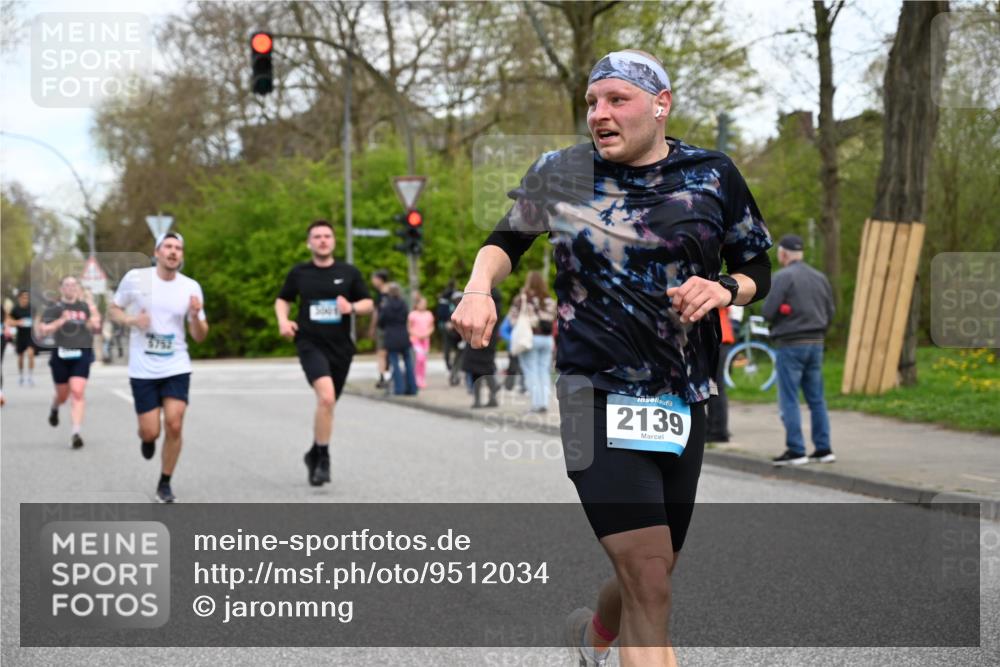 12.04.2026 - 45. Internationalen Wilhelmsburger Insellauf J. Mangold http://msf.ph/oto/9512034 12.04.2026 13:04:54 Ziel 5864, 3964, 2891, 4314, 5096, 5808, 5477, 3068, 5144, 5002, 5427, 4610, 5128, 5098, 5235, 5234, 5504, 2139, 3001, 2443, 5862, 5110, 4892, 5752, 3817, 5580, 2433, 5102, 5295, 5295, 3025, 3030, 5476, 4105, 3934, 5597, 5249, 5263, 5414 meine-sportfotos.de