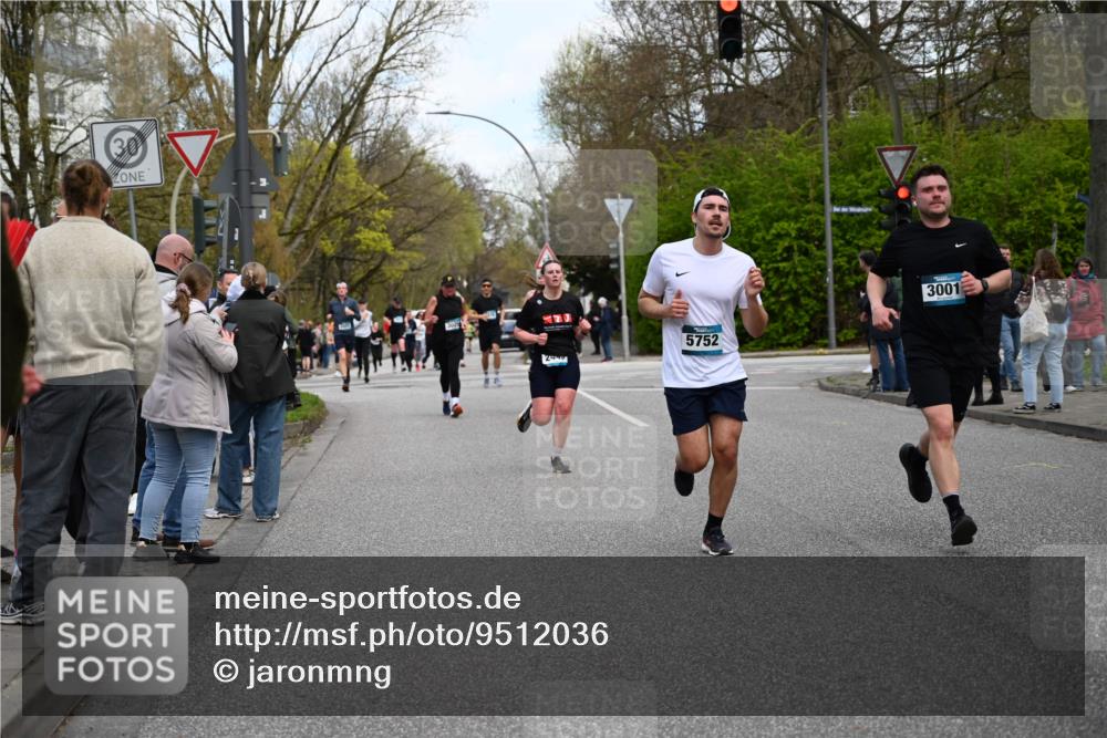 12.04.2026 - 45. Internationalen Wilhelmsburger Insellauf J. Mangold http://msf.ph/oto/9512036 12.04.2026 13:04:55 Ziel 5864, 3964, 2891, 4314, 5096, 5808, 5477, 3068, 5144, 5002, 5427, 4610, 5128, 5098, 5235, 5234, 5504, 2139, 3001, 2443, 5862, 5110, 4892, 5752, 3817, 5580, 2433, 5102, 5295, 3025, 3030, 5476, 4105, 3934, 5597, 5249, 5263, 5414 meine-sportfotos.de