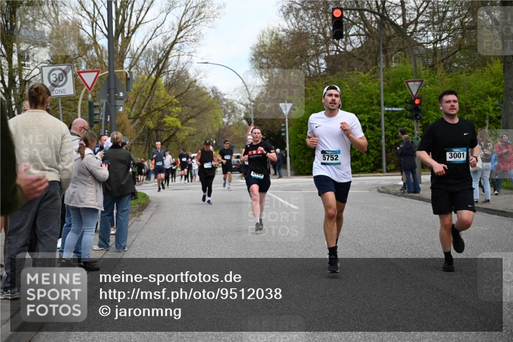 12.04.2026 - 45. Internationalen Wilhelmsburger Insellauf J. Mangold http://msf.ph/oto/9512038 12.04.2026 13:04:55 Ziel 5864, 3964, 2891, 4314, 5096, 5808, 5477, 3068, 5144, 5002, 5427, 4610, 5128, 5098, 5235, 5234, 5504, 2139, 3001, 2443, 5862, 5110, 4892, 5752, 3817, 5580, 2433, 5102, 5295, 3025, 3030, 5476, 4105, 3934, 5597, 5249, 5263, 5414 meine-sportfotos.de