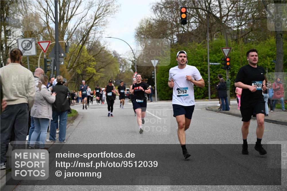12.04.2026 - 45. Internationalen Wilhelmsburger Insellauf J. Mangold http://msf.ph/oto/9512039 12.04.2026 13:04:55 Ziel 5864, 3964, 2891, 4314, 5096, 5808, 5477, 3068, 5144, 5002, 5427, 4610, 5128, 5098, 5235, 5234, 5504, 2139, 3001, 2443, 5862, 5110, 4892, 5752, 3817, 5580, 2433, 5102, 5295, 3025, 3030, 5476, 4105, 3934, 5597, 5249, 5263, 5414 meine-sportfotos.de