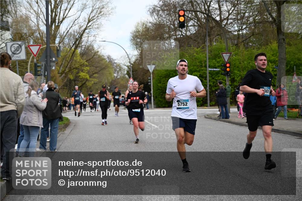 12.04.2026 - 45. Internationalen Wilhelmsburger Insellauf J. Mangold http://msf.ph/oto/9512040 12.04.2026 13:04:55 Ziel 5864, 3964, 2891, 4314, 5096, 5808, 5477, 3068, 5144, 5002, 5427, 4610, 5128, 5098, 5235, 5234, 5504, 2139, 3001, 2443, 5862, 5110, 4892, 5752, 3817, 5580, 2433, 5102, 5295, 3025, 3030, 5476, 4105, 3934, 5597, 5249, 5263, 5414 meine-sportfotos.de