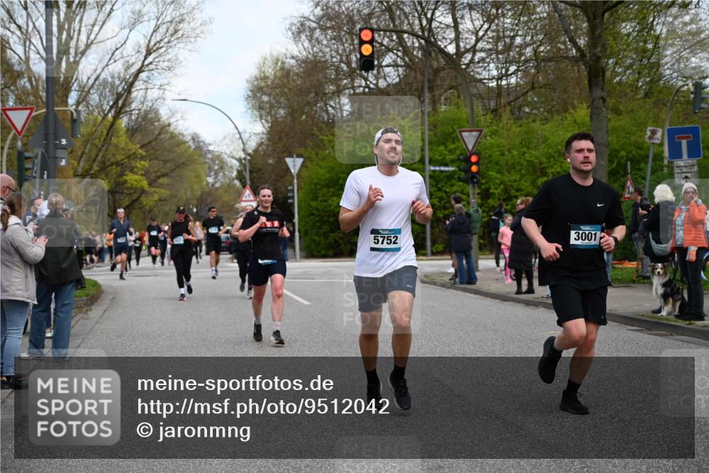 12.04.2026 - 45. Internationalen Wilhelmsburger Insellauf J. Mangold http://msf.ph/oto/9512042 12.04.2026 13:04:55 Ziel 5864, 3964, 2891, 4314, 5096, 5808, 5477, 3068, 5144, 5002, 5427, 4610, 5128, 5098, 5235, 5234, 5504, 2139, 3001, 2443, 5862, 5110, 4892, 5752, 3817, 5580, 2433, 5102, 5295, 3025, 3030, 5476, 4105, 3934, 5597, 5249, 5263, 5414 meine-sportfotos.de