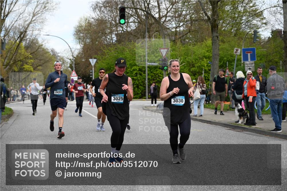 12.04.2026 - 45. Internationalen Wilhelmsburger Insellauf J. Mangold http://msf.ph/oto/9512070 12.04.2026 13:05:02 Ziel 3068, 5144, 5002, 5427, 4610, 5128, 5098, 5235, 5234, 5504, 2139, 3001, 2443, 5862, 5110, 4892, 5752, 3817, 5580, 2433, 5102, 5295, 3025, 3030, 5476, 4105, 3934, 5597, 5249, 5263, 5414, 4126, 3782, 3164, 4452, 4775, 5486, 4619 meine-sportfotos.de