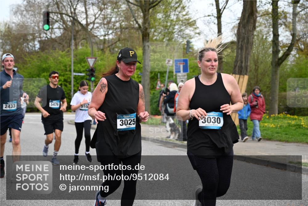12.04.2026 - 45. Internationalen Wilhelmsburger Insellauf J. Mangold http://msf.ph/oto/9512084 12.04.2026 13:05:04 Ziel 5144, 5002, 5427, 4610, 5128, 5098, 5235, 5234, 5504, 2139, 3001, 2443, 5862, 5110, 4892, 5752, 3817, 5580, 2433, 2433, 5102, 5295, 3025, 3030, 5476, 4105, 3934, 5597, 5249, 5263, 5263, 5414, 4126, 3782, 3164, 4452, 4775, 5486, 4619, 3316 meine-sportfotos.de
