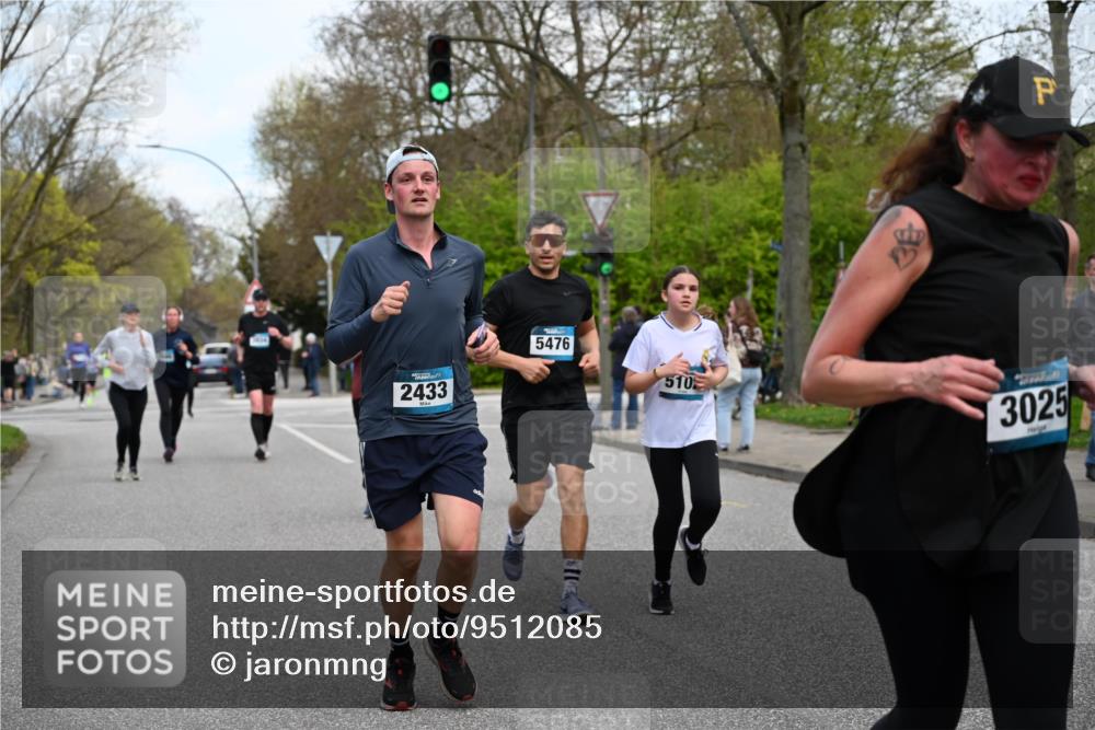 12.04.2026 - 45. Internationalen Wilhelmsburger Insellauf J. Mangold http://msf.ph/oto/9512085 12.04.2026 13:05:04 Ziel 5144, 5002, 5427, 4610, 5128, 5098, 5235, 5234, 5504, 2139, 3001, 2443, 5862, 5110, 4892, 5752, 3817, 5580, 2433, 2433, 5102, 5295, 3025, 3030, 5476, 4105, 3934, 5597, 5249, 5263, 5263, 5414, 4126, 3782, 3164, 4452, 4775, 5486, 4619, 3316 meine-sportfotos.de
