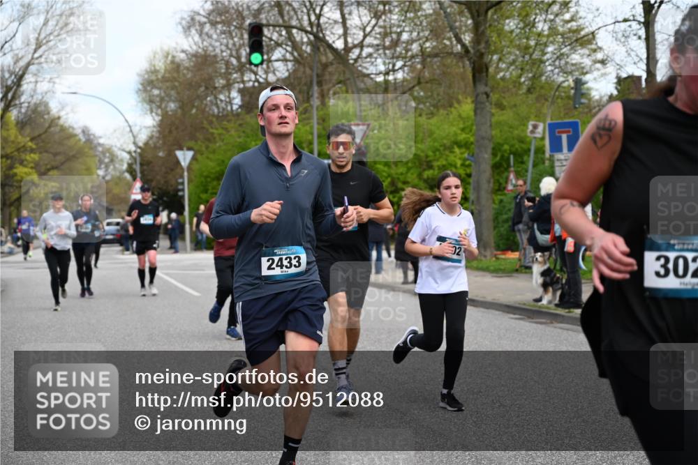 12.04.2026 - 45. Internationalen Wilhelmsburger Insellauf J. Mangold http://msf.ph/oto/9512088 12.04.2026 13:05:05 Ziel 5002, 5427, 4610, 5128, 5098, 5235, 5234, 5504, 2139, 3001, 2443, 5862, 5110, 4892, 5752, 3817, 5580, 2433, 5102, 5102, 5295, 3025, 3030, 5476, 4105, 3934, 5597, 5249, 5263, 5414, 5414, 4126, 3782, 3164, 4452, 4775, 5486, 4619, 3316 meine-sportfotos.de