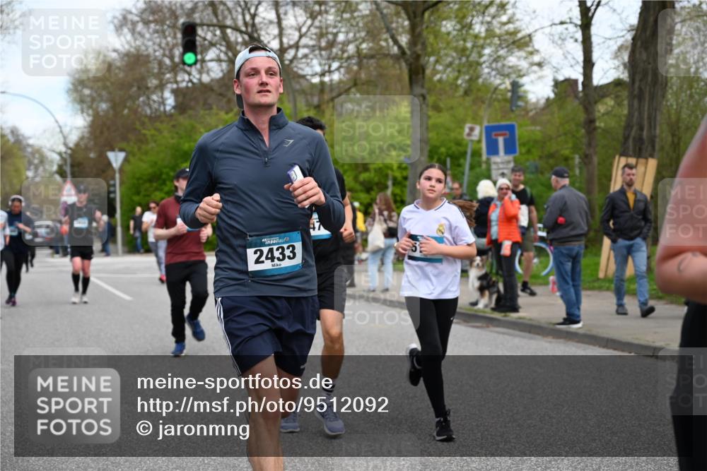 12.04.2026 - 45. Internationalen Wilhelmsburger Insellauf J. Mangold http://msf.ph/oto/9512092 12.04.2026 13:05:05 Ziel 5002, 5427, 4610, 5128, 5098, 5235, 5234, 5504, 2139, 3001, 2443, 5862, 5110, 4892, 5752, 3817, 5580, 2433, 5102, 5102, 5295, 3025, 3030, 5476, 4105, 3934, 5597, 5249, 5263, 5414, 5414, 4126, 3782, 3164, 4452, 4775, 5486, 4619, 3316 meine-sportfotos.de