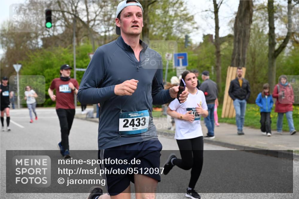12.04.2026 - 45. Internationalen Wilhelmsburger Insellauf J. Mangold http://msf.ph/oto/9512097 12.04.2026 13:05:05 Ziel 5002, 5427, 4610, 5128, 5098, 5235, 5234, 5504, 2139, 3001, 2443, 5862, 5110, 4892, 5752, 3817, 5580, 2433, 5102, 5102, 5295, 3025, 3030, 5476, 4105, 3934, 5597, 5249, 5263, 5414, 5414, 4126, 3782, 3164, 4452, 4775, 5486, 4619, 3316 meine-sportfotos.de