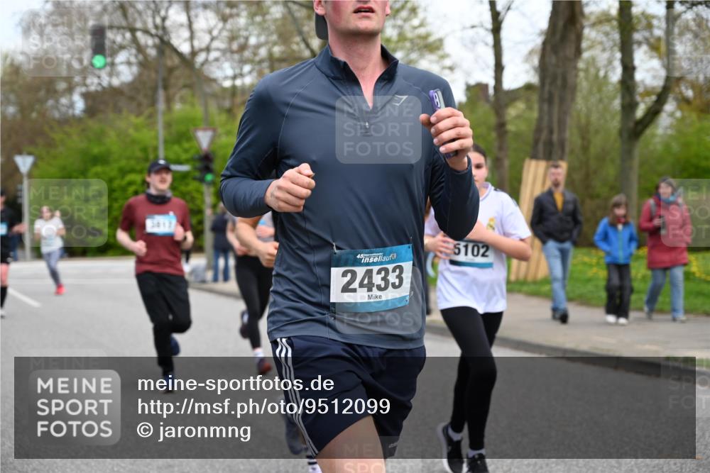 12.04.2026 - 45. Internationalen Wilhelmsburger Insellauf J. Mangold http://msf.ph/oto/9512099 12.04.2026 13:05:05 Ziel 5002, 5427, 4610, 5128, 5098, 5235, 5234, 5504, 2139, 3001, 2443, 5862, 5110, 4892, 5752, 3817, 5580, 2433, 5102, 5102, 5295, 3025, 3030, 5476, 4105, 3934, 5597, 5249, 5263, 5414, 5414, 4126, 3782, 3164, 4452, 4775, 5486, 4619, 3316 meine-sportfotos.de