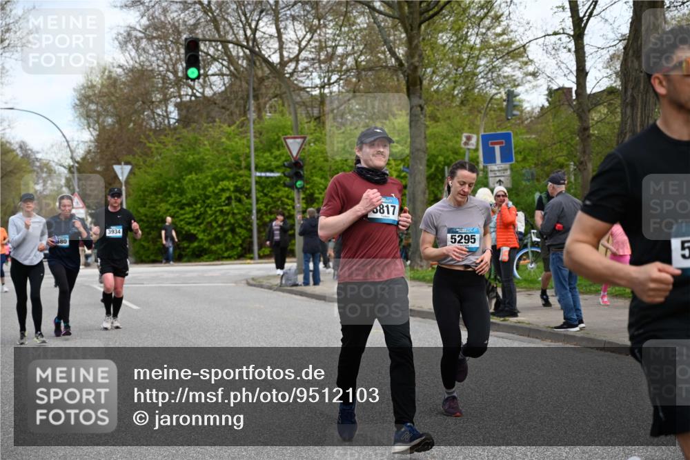 12.04.2026 - 45. Internationalen Wilhelmsburger Insellauf J. Mangold http://msf.ph/oto/9512103 12.04.2026 13:05:06 Ziel 5002, 5427, 4610, 5128, 5098, 5235, 5234, 5504, 2139, 3001, 2443, 5862, 5110, 4892, 5752, 3817, 5580, 2433, 5102, 5295, 5295, 3025, 3030, 5476, 4105, 3934, 5597, 5249, 5263, 5414, 4126, 3782, 3164, 4452, 4775, 5486, 4619, 3316, 4219 meine-sportfotos.de