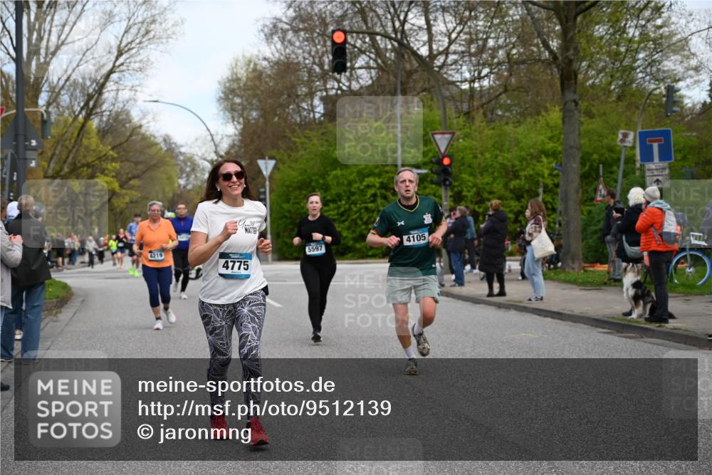 12.04.2026 - 45. Internationalen Wilhelmsburger Insellauf J. Mangold http://msf.ph/oto/9512139 12.04.2026 13:05:12 Ziel 5128, 5098, 5235, 5234, 5504, 2139, 3001, 2443, 5862, 5110, 4892, 5752, 3817, 5580, 2433, 5102, 5295, 3025, 3030, 5476, 4105, 3934, 5597, 5249, 5263, 5414, 4126, 3782, 3164, 4452, 4775, 5486, 4619, 3316, 4219, 5848 meine-sportfotos.de