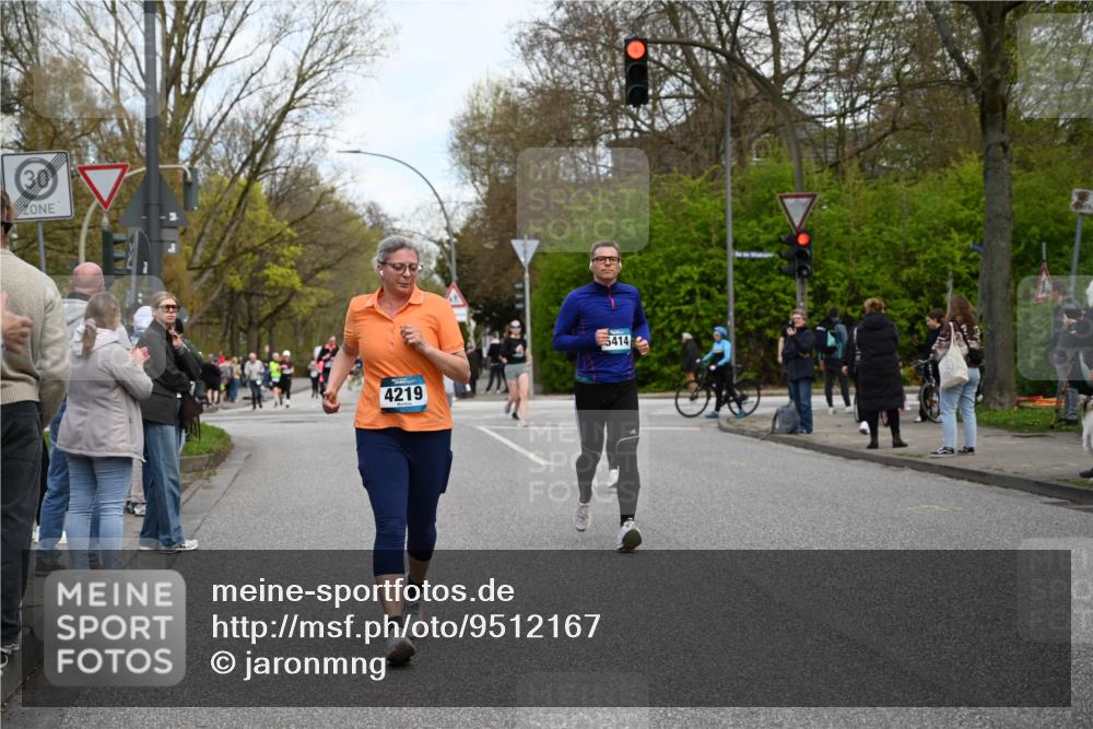12.04.2026 - 45. Internationalen Wilhelmsburger Insellauf J. Mangold http://msf.ph/oto/9512167 12.04.2026 13:05:16 Ziel 3001, 2443, 5862, 5110, 4892, 5752, 3817, 5580, 2433, 5102, 5295, 3025, 3030, 5476, 4105, 3934, 5597, 5249, 5263, 5263, 5414, 4126, 3782, 3164, 4452, 4775, 5486, 4619, 3316, 3316, 4219, 5848 meine-sportfotos.de
