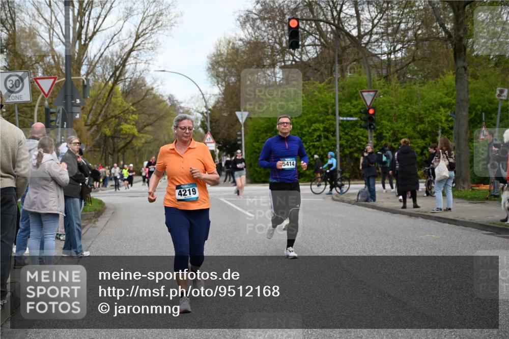 12.04.2026 - 45. Internationalen Wilhelmsburger Insellauf J. Mangold http://msf.ph/oto/9512168 12.04.2026 13:05:16 Ziel 3001, 2443, 5862, 5110, 4892, 5752, 3817, 5580, 2433, 5102, 5295, 3025, 3030, 5476, 4105, 3934, 5597, 5249, 5263, 5263, 5414, 4126, 3782, 3164, 4452, 4775, 5486, 4619, 3316, 3316, 4219, 5848 meine-sportfotos.de