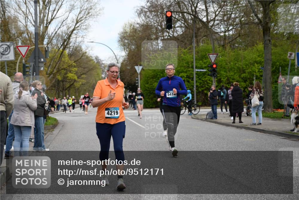 12.04.2026 - 45. Internationalen Wilhelmsburger Insellauf J. Mangold http://msf.ph/oto/9512171 12.04.2026 13:05:16 Ziel 3001, 2443, 5862, 5110, 4892, 5752, 3817, 5580, 2433, 5102, 5295, 3025, 3030, 5476, 4105, 3934, 5597, 5249, 5263, 5263, 5414, 4126, 3782, 3164, 4452, 4775, 5486, 4619, 3316, 3316, 4219, 5848 meine-sportfotos.de