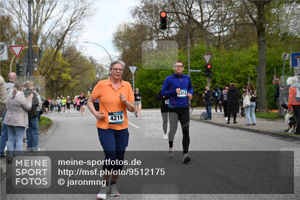 12.04.2026 - 45. Internationalen Wilhelmsburger Insellauf J. Mangold http://msf.ph/oto/9512175 12.04.2026 13:05:17 Ziel 5862, 5110, 4892, 5752, 3817, 5580, 2433, 5102, 5295, 3025, 3030, 5476, 4105, 3934, 5597, 5249, 5263, 5414, 5414, 4126, 3782, 3164, 4452, 4775, 5486, 4619, 3316, 4219, 5848, 2922 meine-sportfotos.de