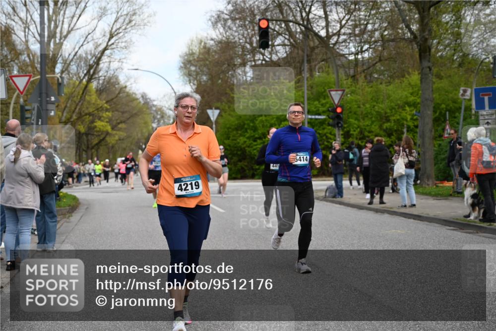 12.04.2026 - 45. Internationalen Wilhelmsburger Insellauf J. Mangold http://msf.ph/oto/9512176 12.04.2026 13:05:17 Ziel 5862, 5110, 4892, 5752, 3817, 5580, 2433, 5102, 5295, 3025, 3030, 5476, 4105, 3934, 5597, 5249, 5263, 5414, 5414, 4126, 3782, 3164, 4452, 4775, 5486, 4619, 3316, 4219, 5848, 2922 meine-sportfotos.de