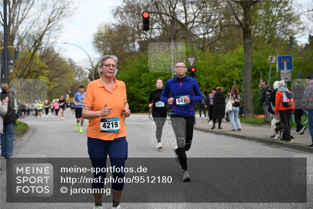 12.04.2026 - 45. Internationalen Wilhelmsburger Insellauf J. Mangold http://msf.ph/oto/9512180 12.04.2026 13:05:17 Ziel 5862, 5110, 4892, 5752, 3817, 5580, 2433, 5102, 5295, 3025, 3030, 5476, 4105, 3934, 5597, 5249, 5263, 5414, 5414, 4126, 3782, 3164, 4452, 4775, 5486, 4619, 3316, 4219, 5848, 2922 meine-sportfotos.de
