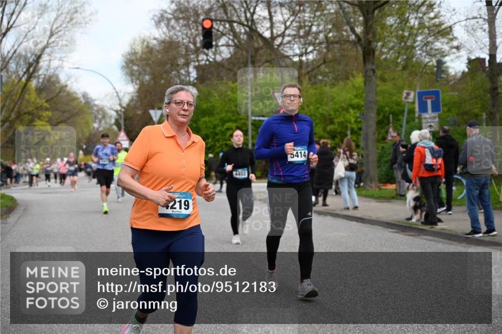 12.04.2026 - 45. Internationalen Wilhelmsburger Insellauf J. Mangold http://msf.ph/oto/9512183 12.04.2026 13:05:17 Ziel 5862, 5110, 4892, 5752, 3817, 5580, 2433, 5102, 5295, 3025, 3030, 5476, 4105, 3934, 5597, 5249, 5263, 5414, 5414, 4126, 3782, 3164, 4452, 4775, 5486, 4619, 3316, 4219, 5848, 2922 meine-sportfotos.de