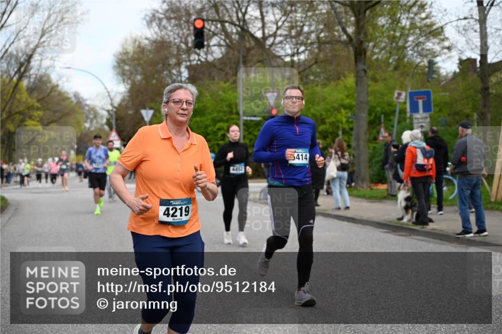 12.04.2026 - 45. Internationalen Wilhelmsburger Insellauf J. Mangold http://msf.ph/oto/9512184 12.04.2026 13:05:17 Ziel 5862, 5110, 4892, 5752, 3817, 5580, 2433, 5102, 5295, 3025, 3030, 5476, 4105, 3934, 5597, 5249, 5263, 5414, 5414, 4126, 3782, 3164, 4452, 4775, 5486, 4619, 3316, 4219, 5848, 2922 meine-sportfotos.de